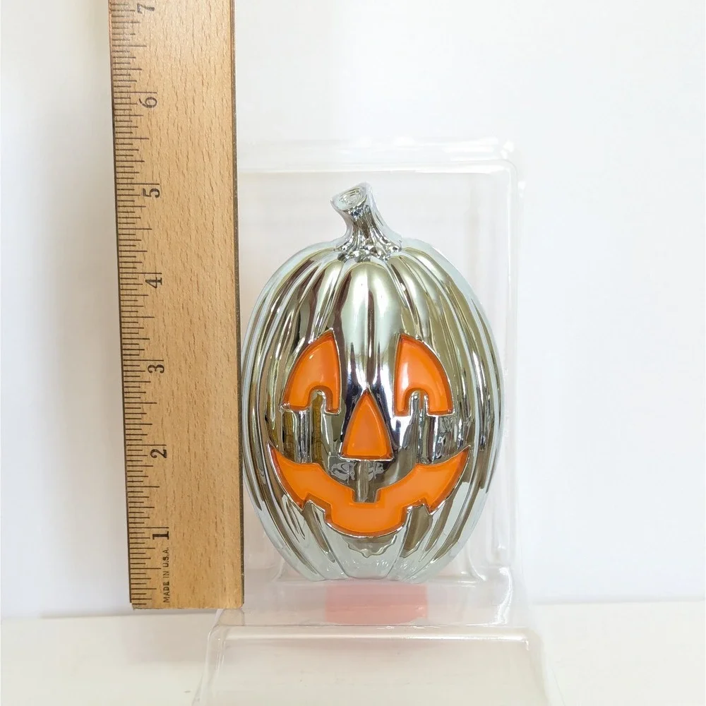 Bath & Body Slatkin & Co. Light Up Wallflowers Jack-O-Lantern Pumpkin Diffuser